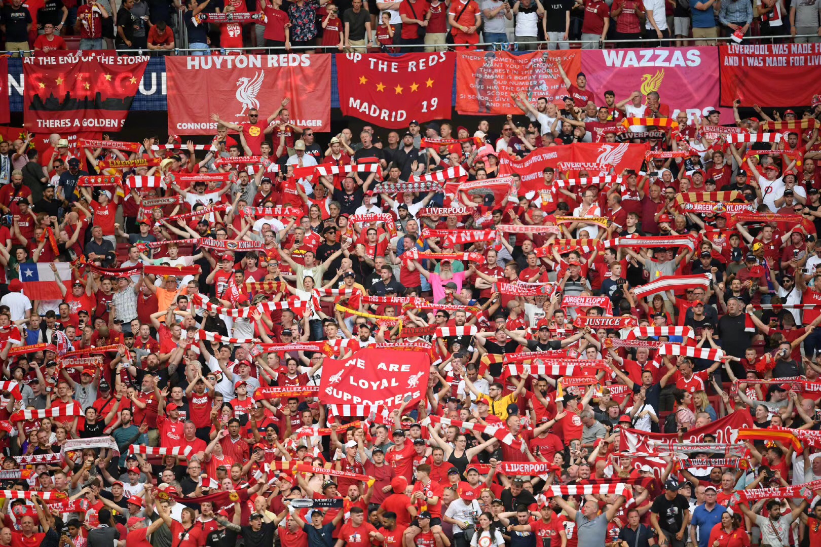 德转列中前卫身价榜：佩德里1.4亿欧居首，巴尔韦德第二（德转中前卫身价排行榜：佩德里以1.4亿欧领跑，巴尔韦德居次）