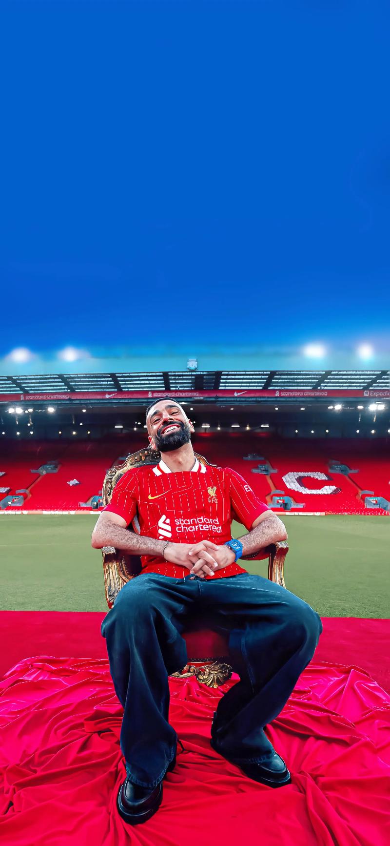 亚泰为客场全勤球迷颁发纪念证书，谭龙、徐浩峰等人参与颁奖（谭龙、徐浩峰等为亚泰客场全勤球迷颁发纪念证书）