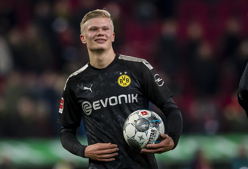 首届梅西杯于今日在迈阿密拉开帷幕，梅西本人亲自出席开幕式（首届梅西杯今日在迈阿密启幕，梅西亲临开幕式）