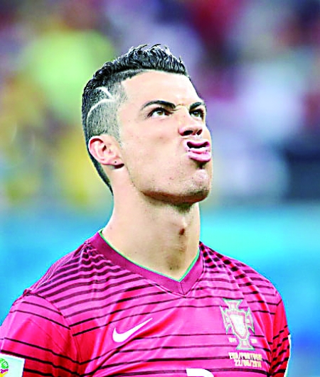 17岁290天，卡尔成为欧冠历史连续3场进球最年轻的球员（年仅17岁290天，卡尔加冕欧冠史上连续三场进球最年轻球员）