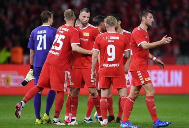 马斯坦托诺：维尼修斯给阿隆索道过歉了，梅西永远是GOAT（马斯坦托诺称维尼修斯已向阿隆索致歉，梅西永远是史上最佳）