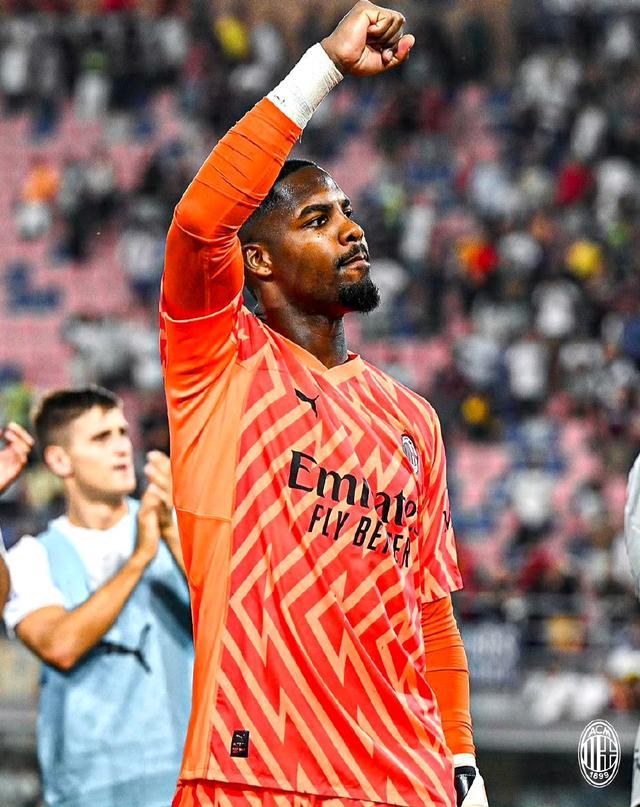 14战8胜，拜仁是欧冠中战胜巴黎次数最多的球队（欧冠史上，拜仁14战8胜巴黎，成为击败巴黎次数最多的球队）