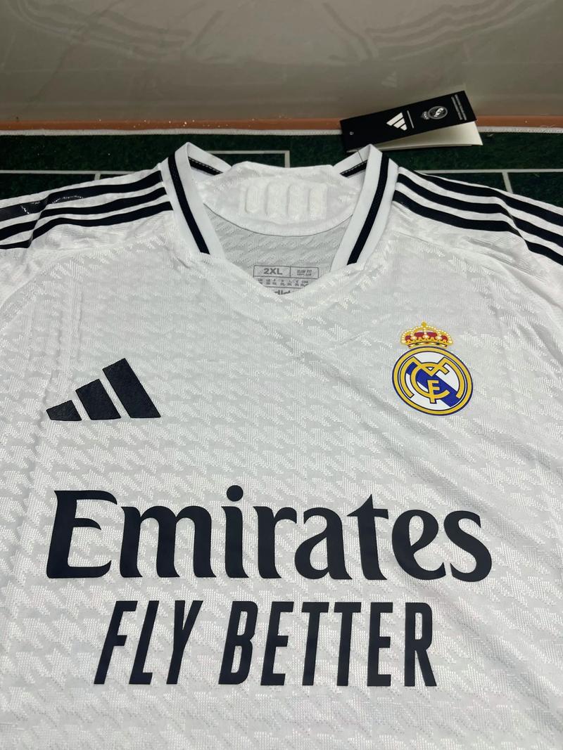 詹姆斯关键时刻稳住全队（关键时刻詹姆斯力挽狂澜稳住球队）