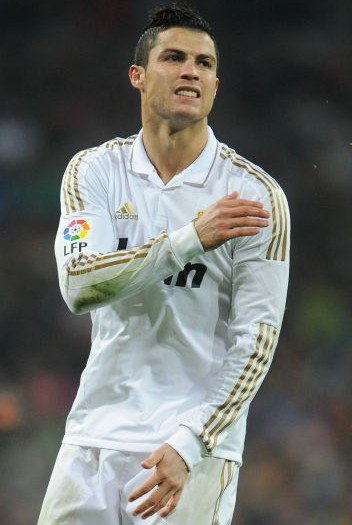 国安球员列队欢迎两位久违强援入队，中超金靴意外领衔，值得期待（两位久违强援归队获国安将士列队相迎，中超金靴意外打头阵，看点十足）