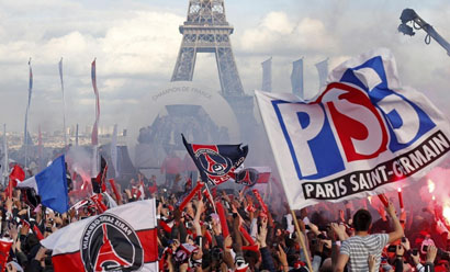 巴萨重返诺坎普进行公开训练，卡萨多：我梦想着在这里踢球（巴萨回归诺坎普开放训练，卡萨多：在这里踢球是我的梦想）